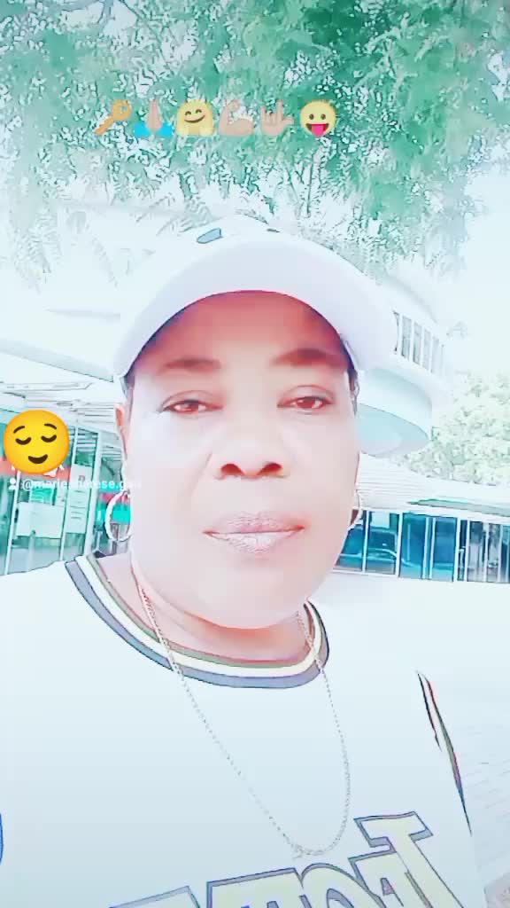 @Marie Therese Genois🇭🇹🇪🇸