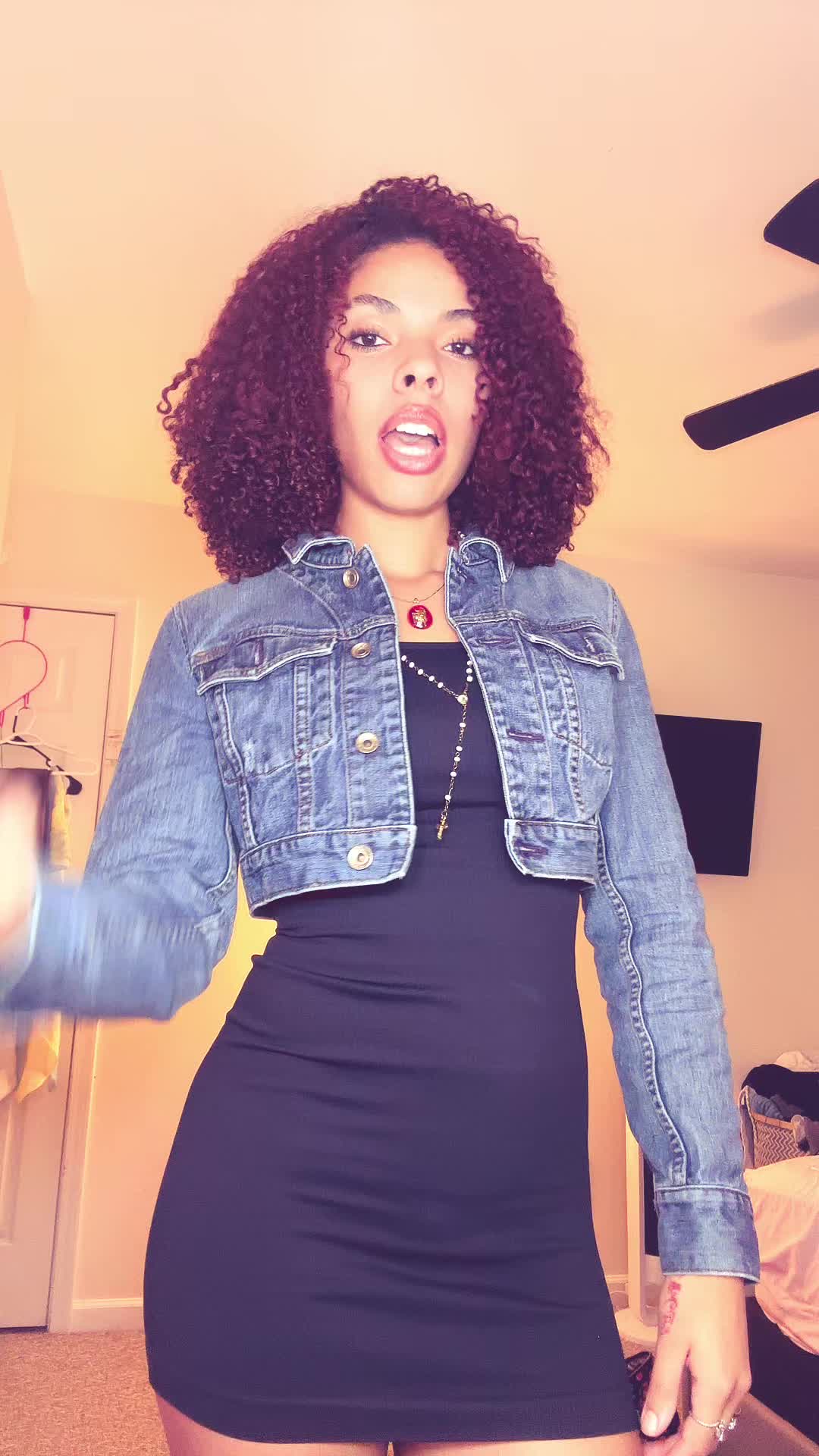 @AYSIA NICOLE