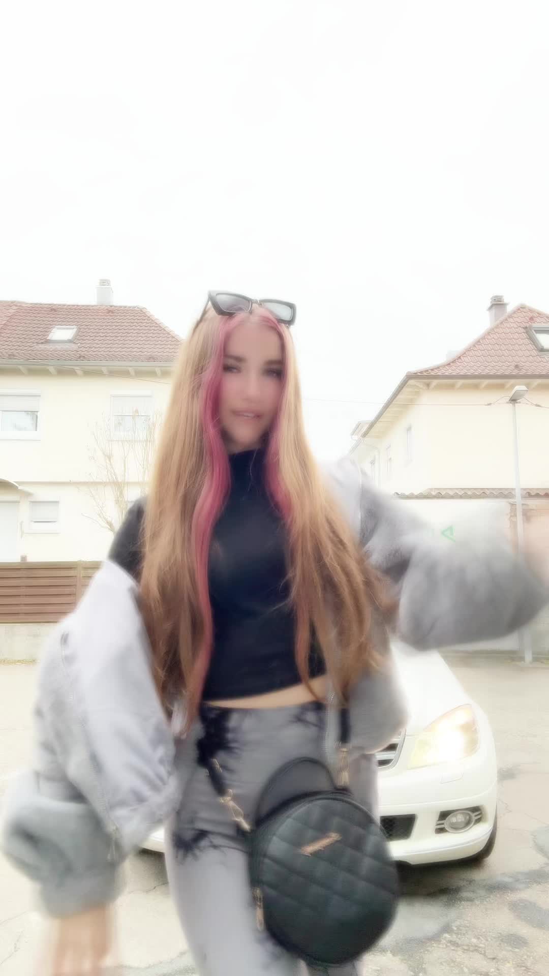 @c.tania17