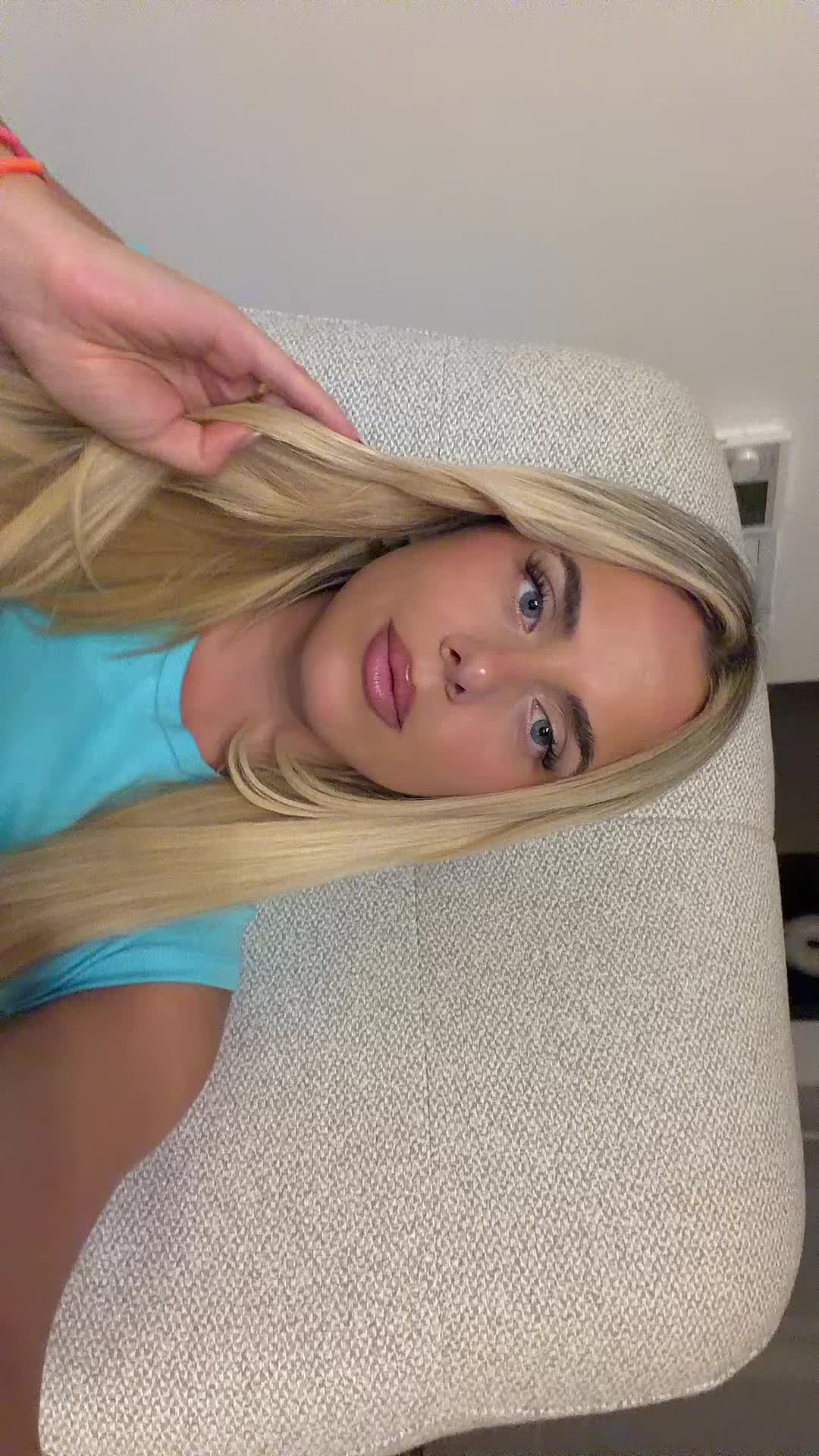@laura