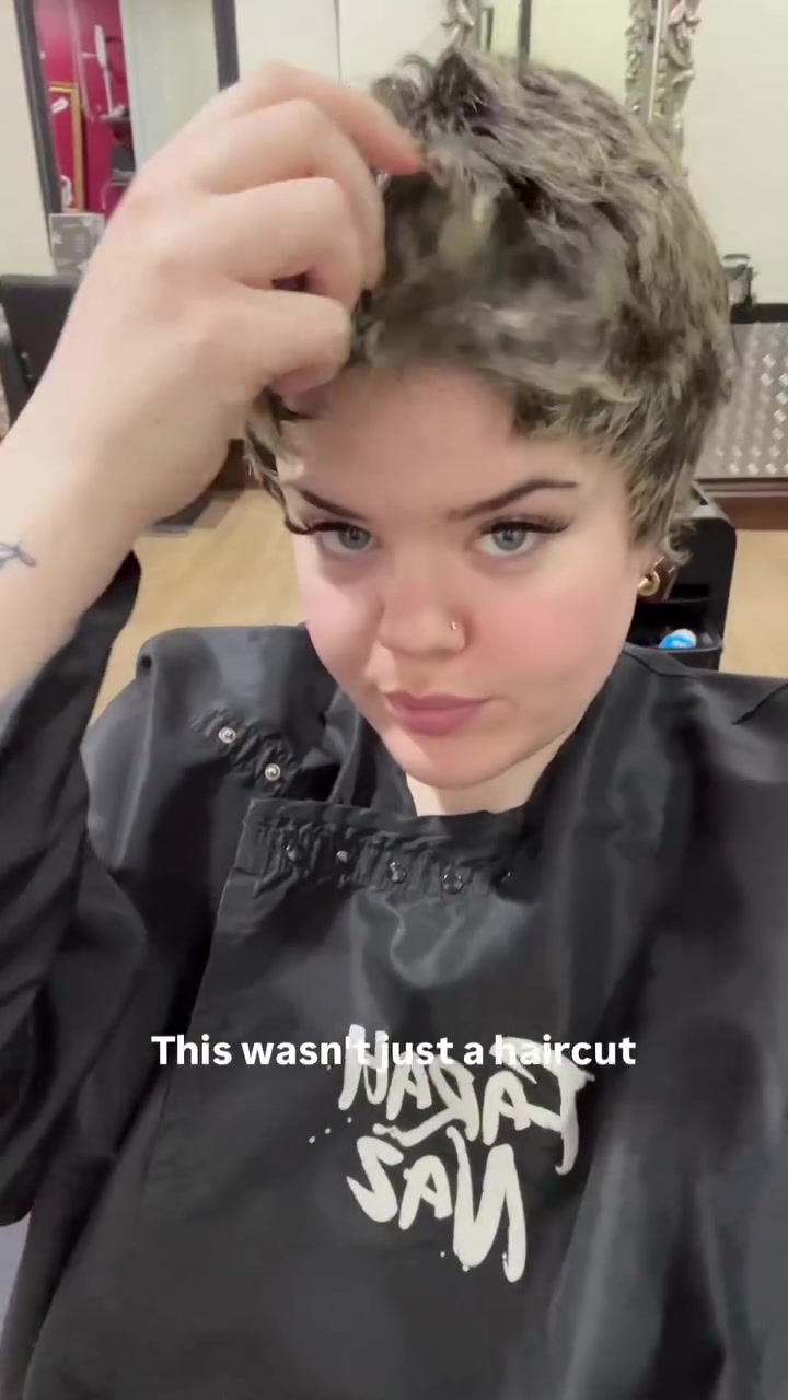 @Short Hair Cutting Specialist