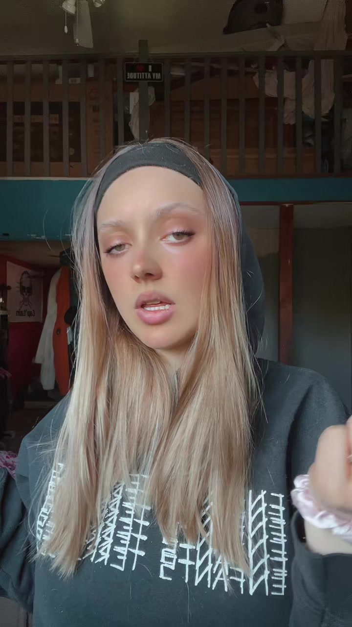 @𝓛𝔂𝓪🌸