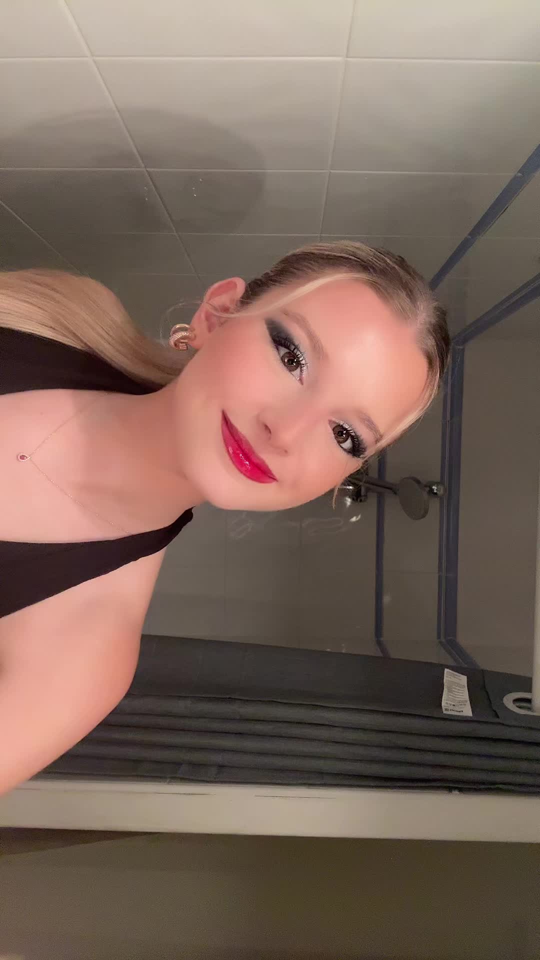 @𝐄𝐥𝐢𝐞