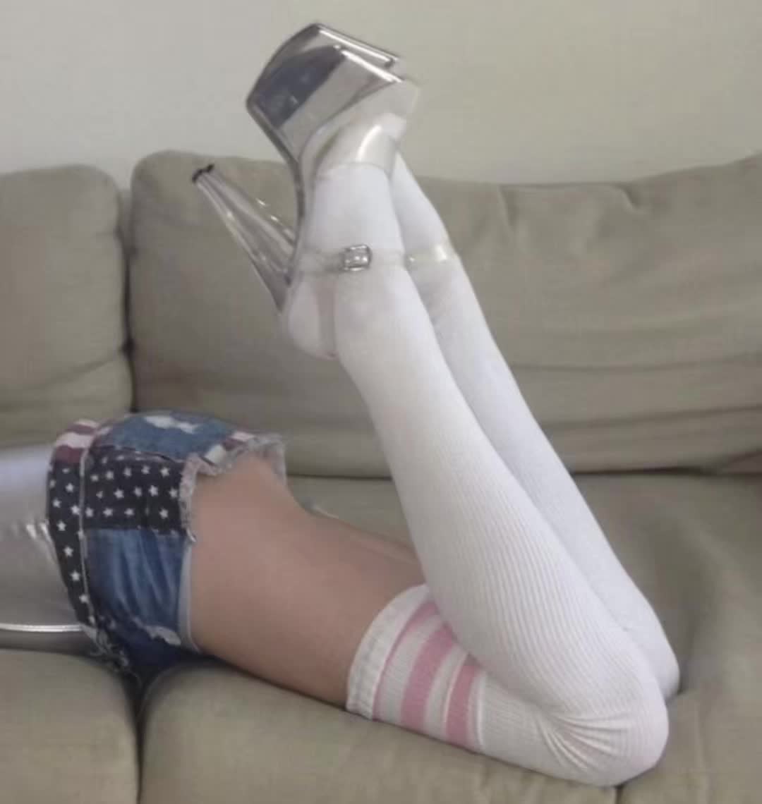 @>w<