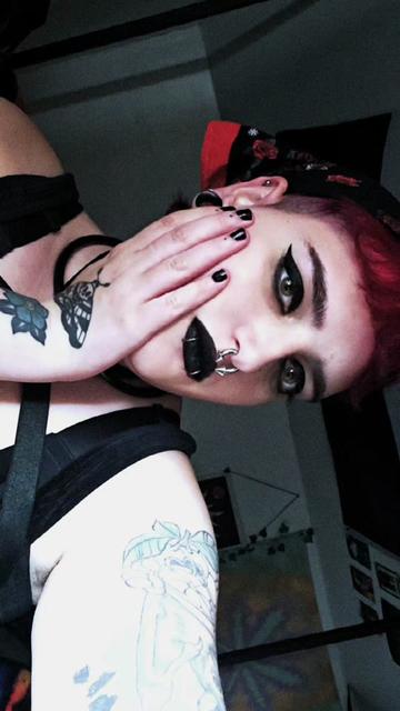 @Sar 🦇 🩸