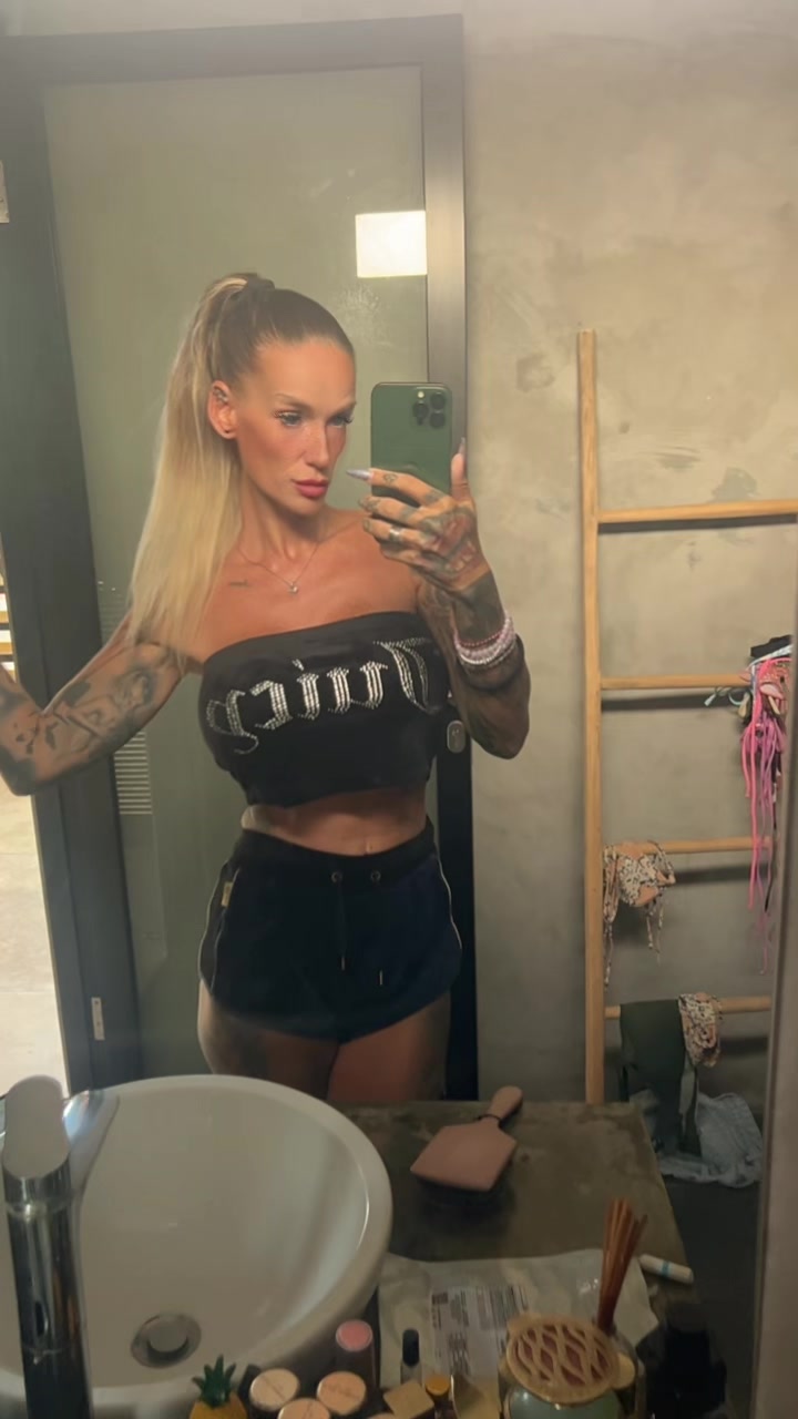 @TiffyHollywood