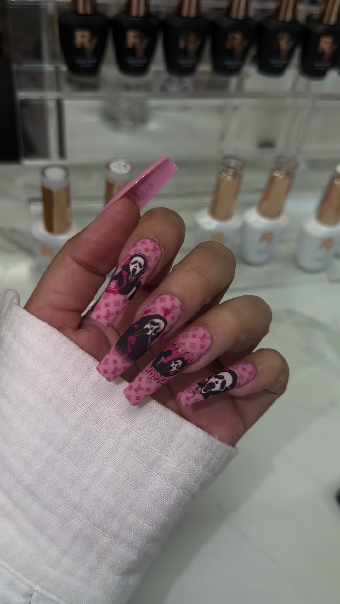 @Riya's Nails
