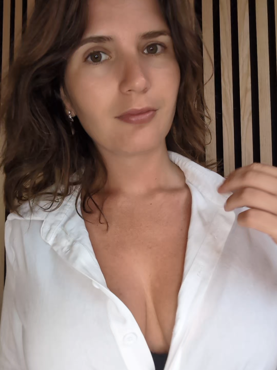 @justme-elena