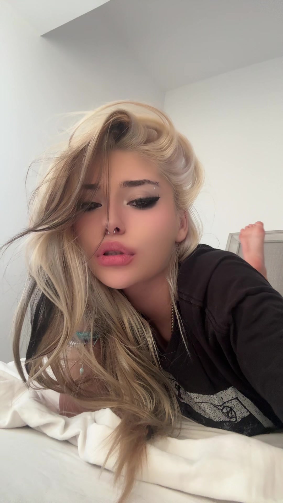 @༻♱ Iona♱༺