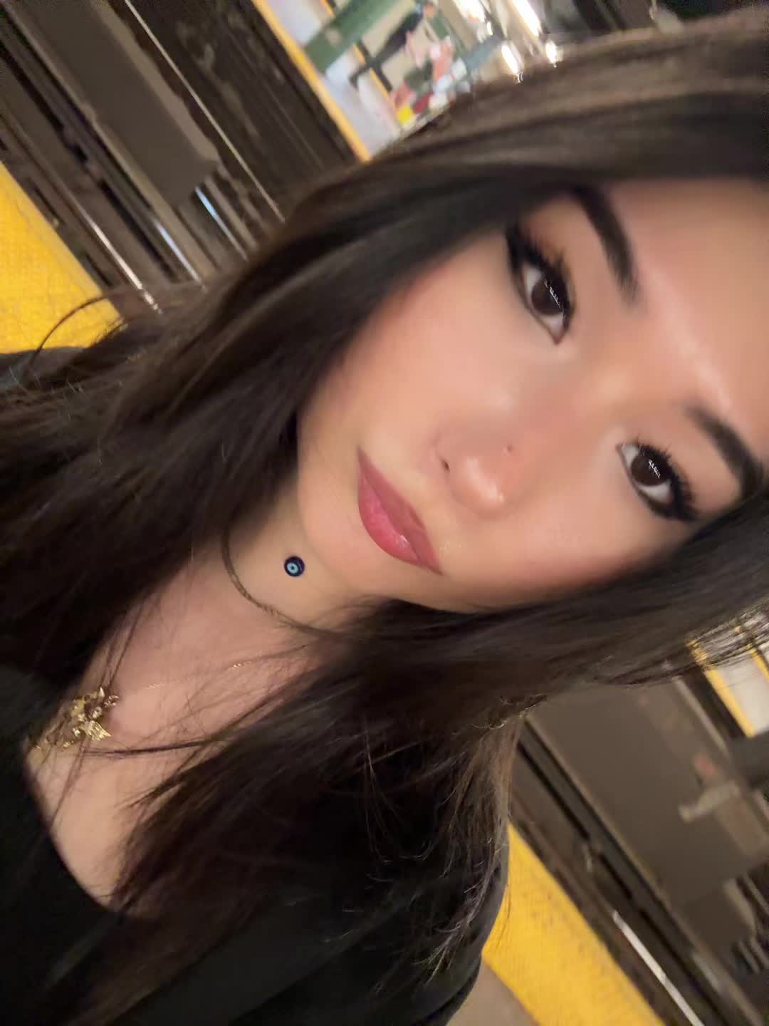 @minëk