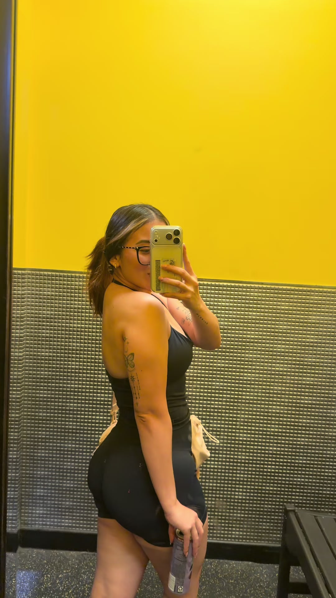 @M&oacute;nica