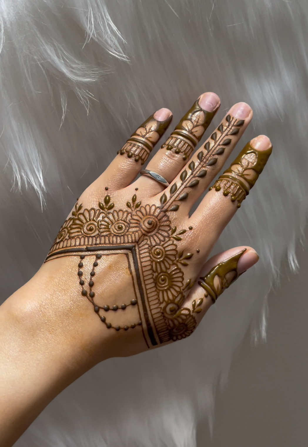 @charmsofmehandi