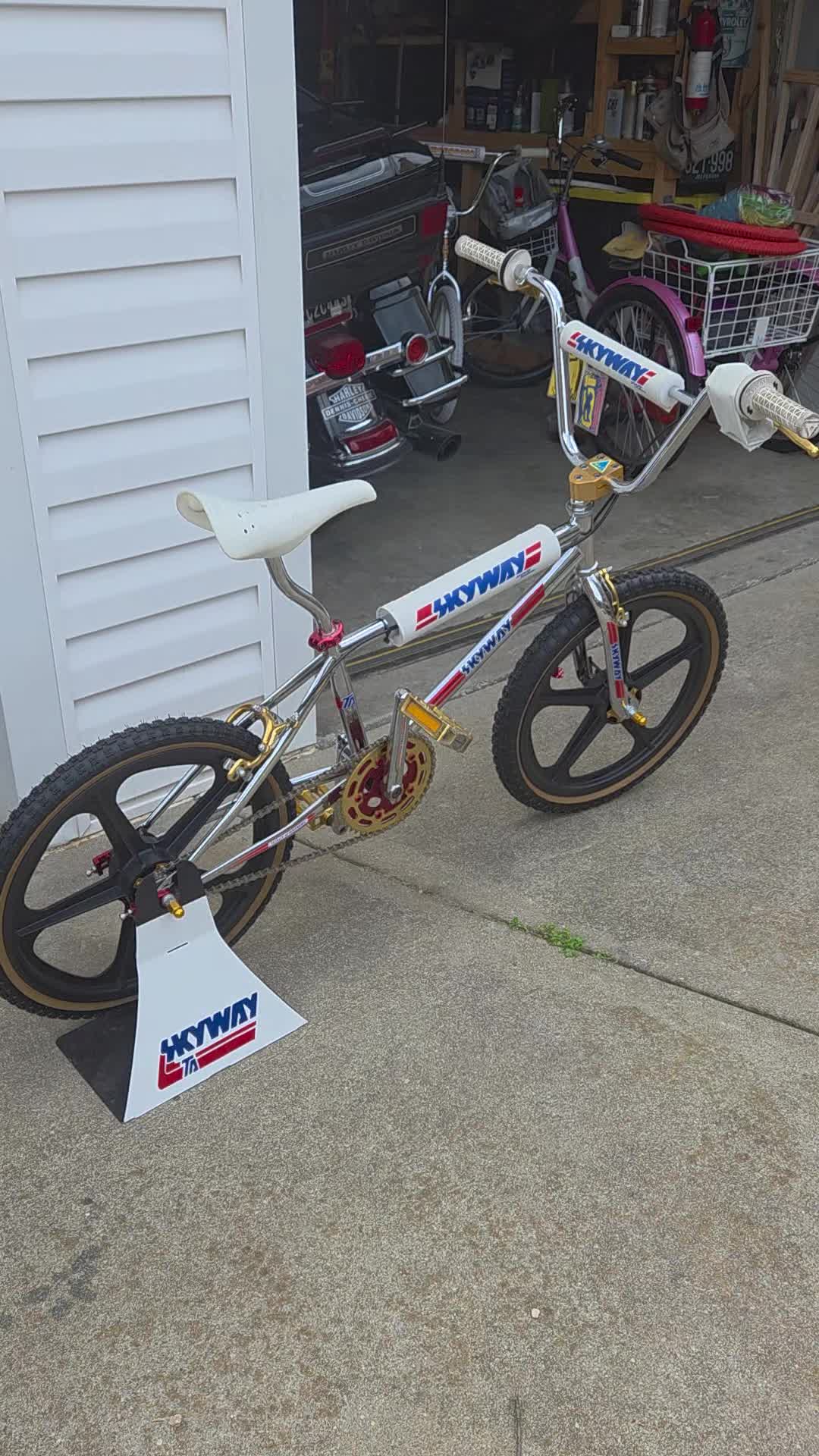 @The Bike Shop - 80s BMX