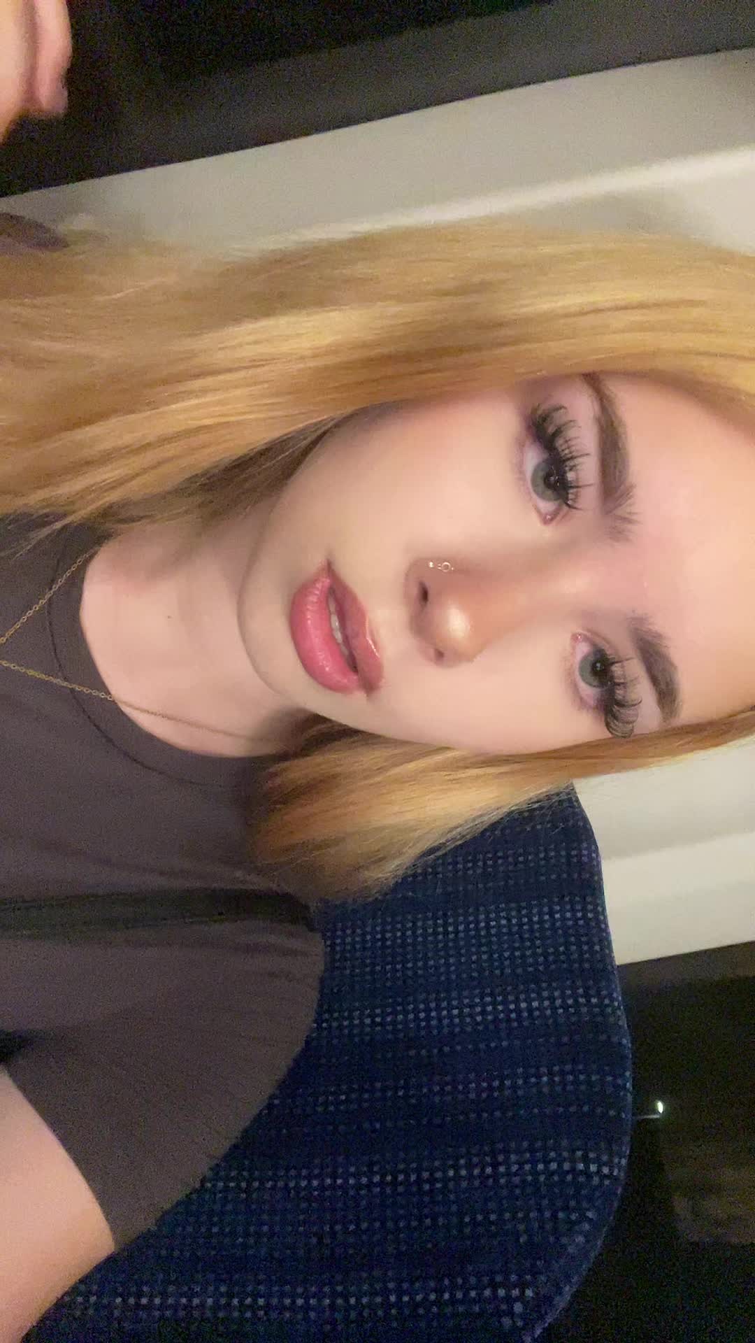 @๐ฉ