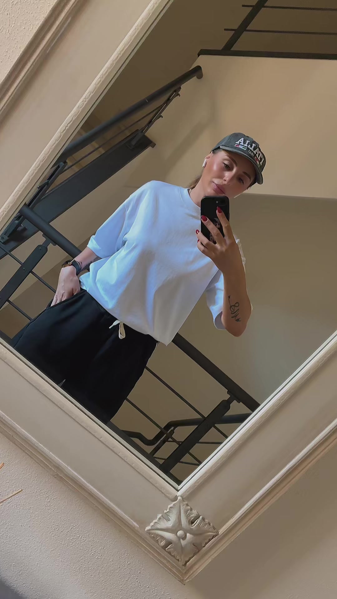 @ნინა
