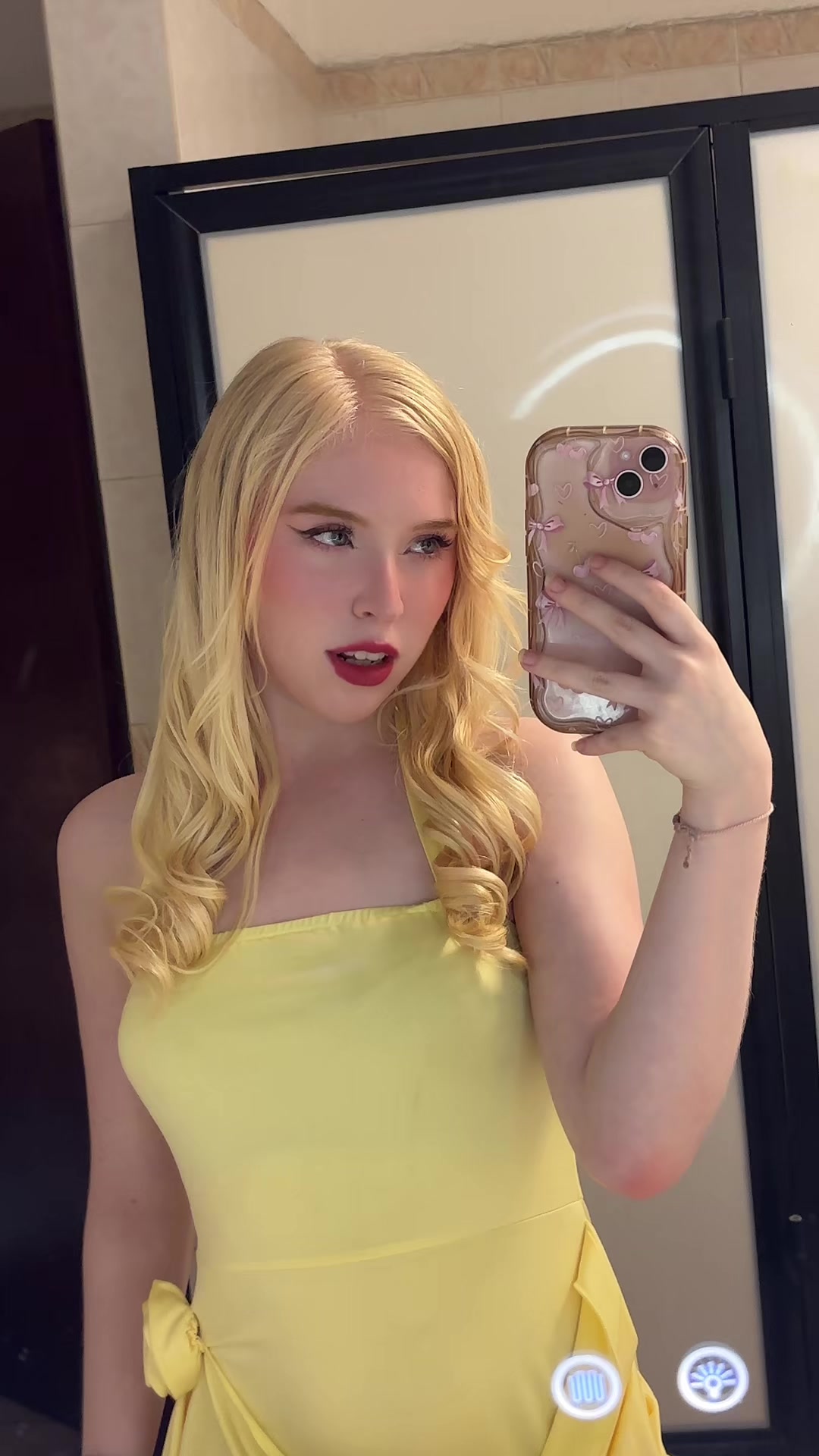 @Bella