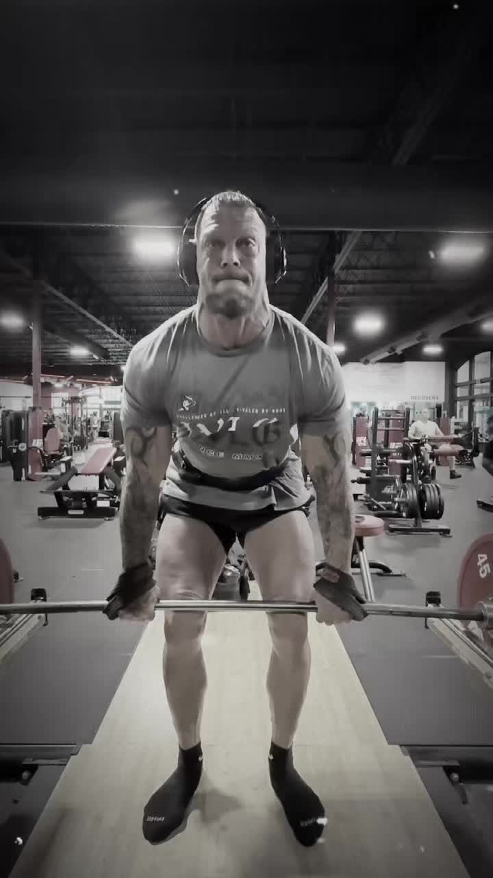 @Robbie ring 💪💪