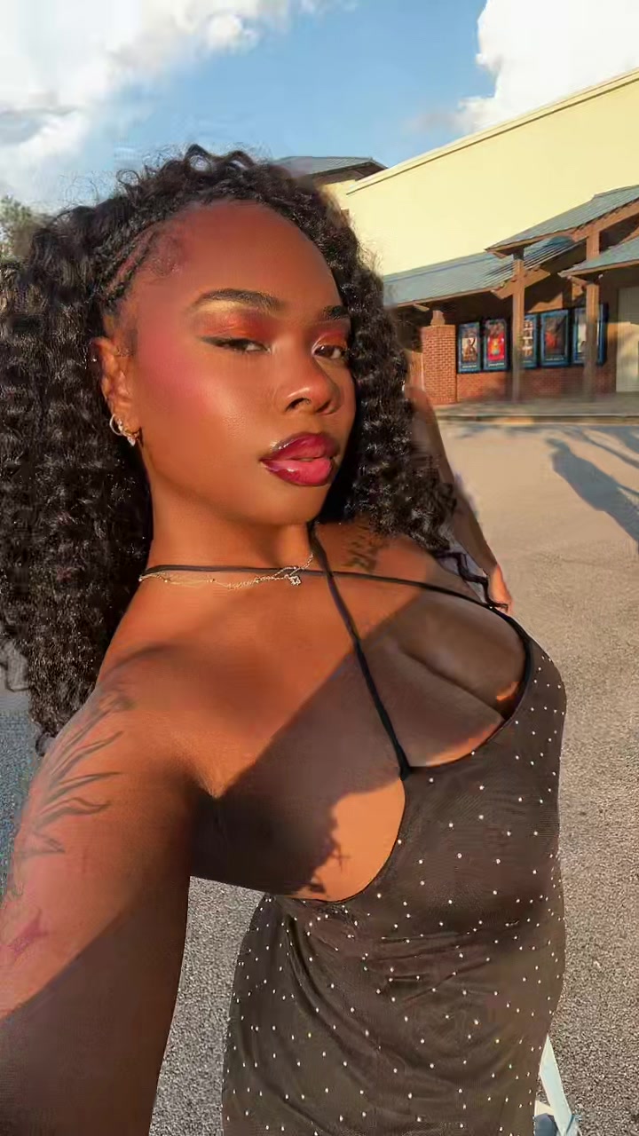 @Ammoni Khamille 🫧🌷🦋💕