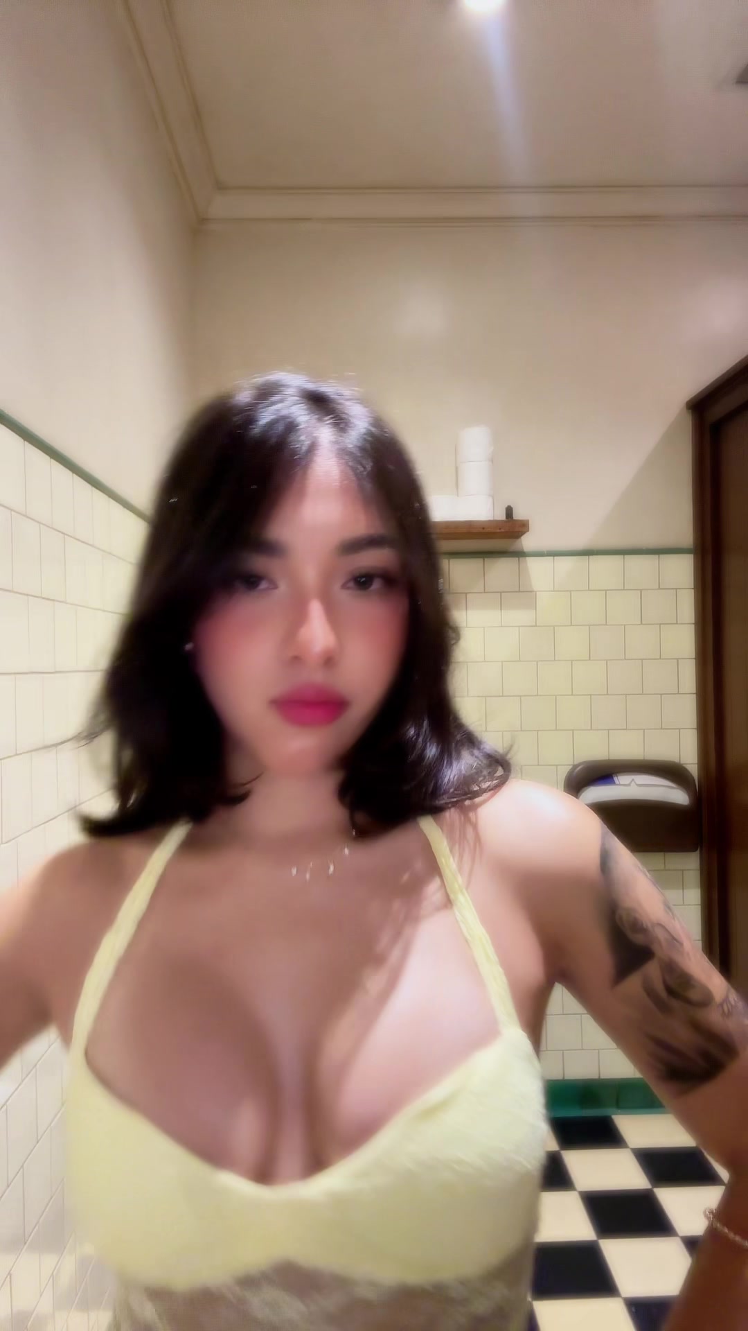 @Janelyyy