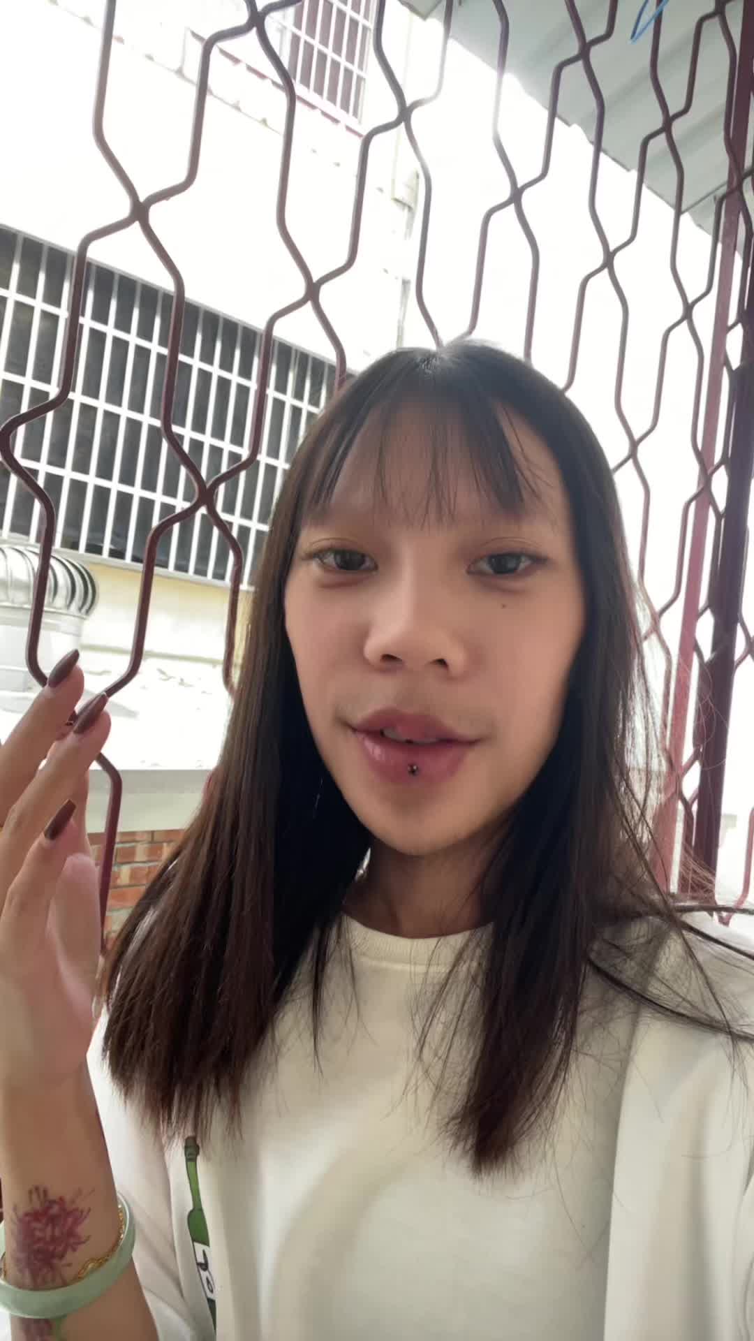 @鮮女嚇煩