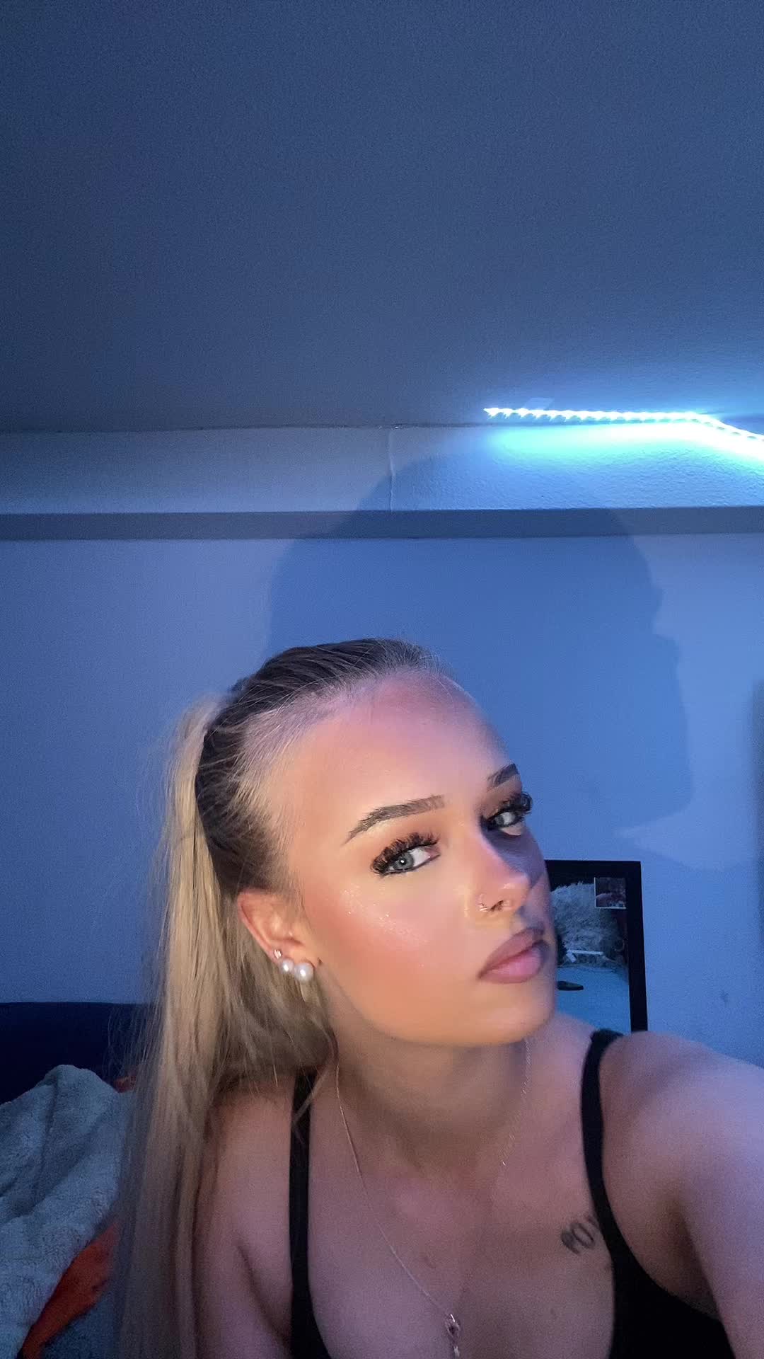 @itscelina_offical