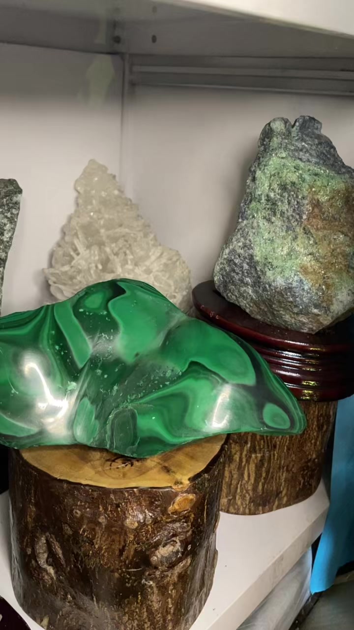 @IlovecrystalsAndstones