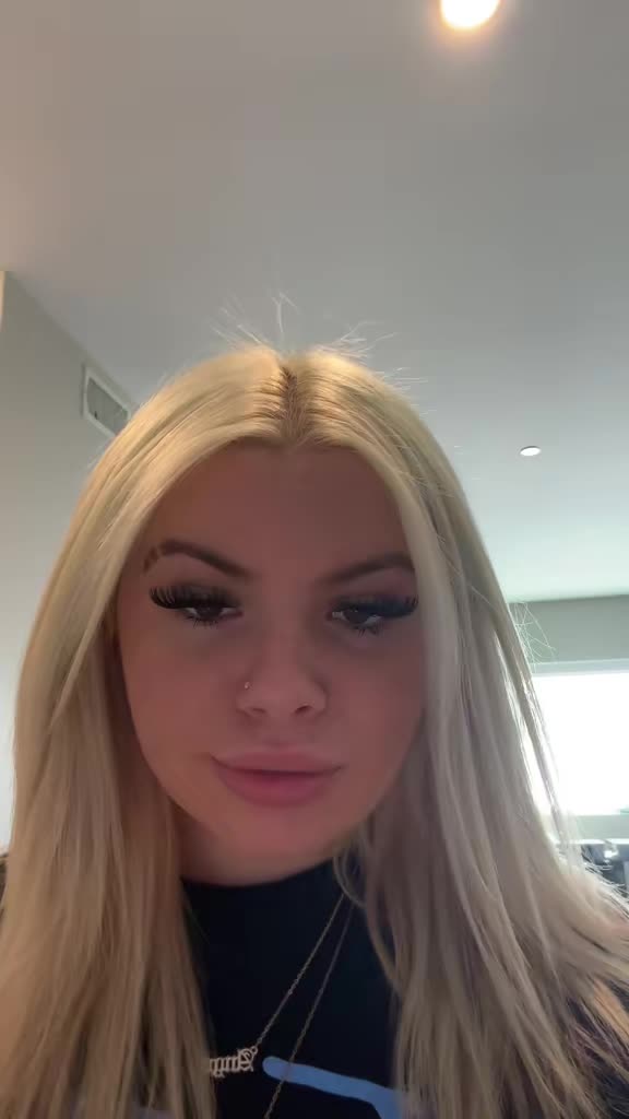 @Angel 🦋