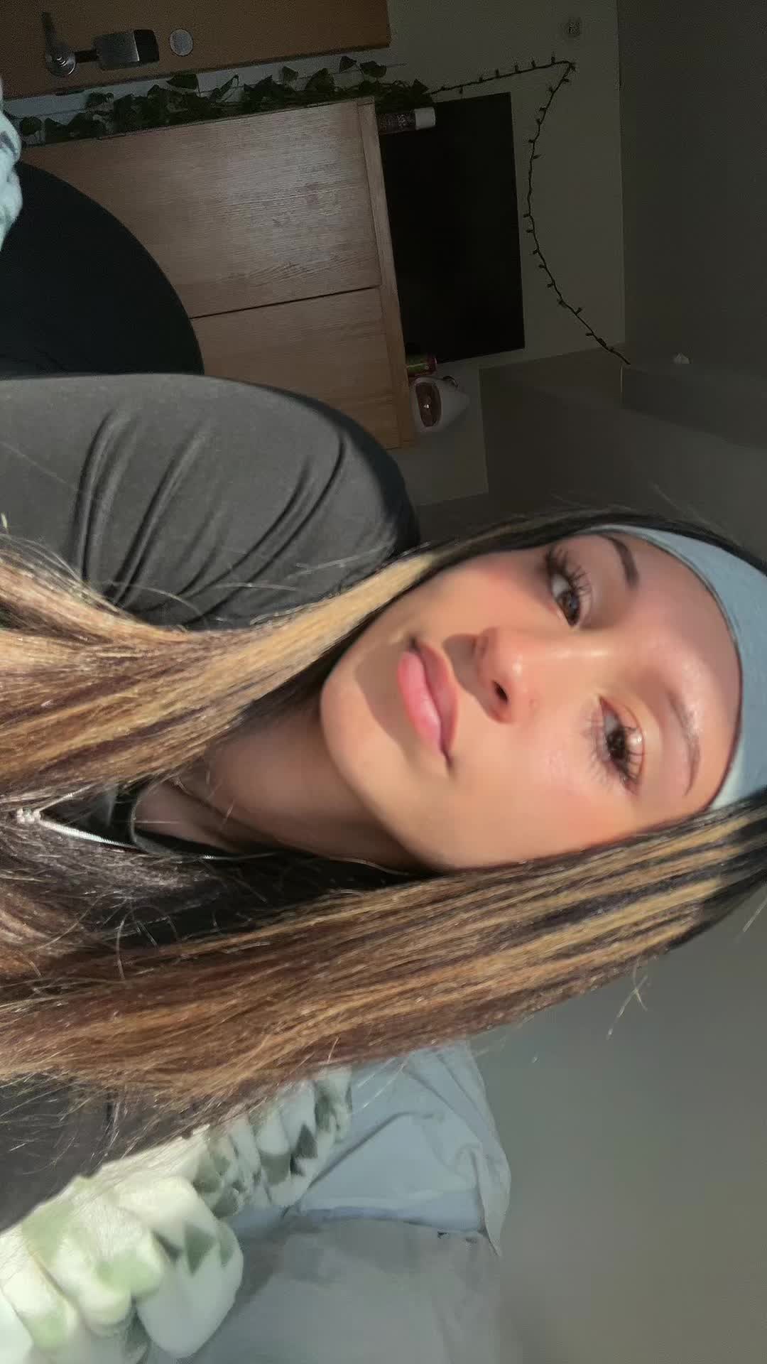 @eliisrayne