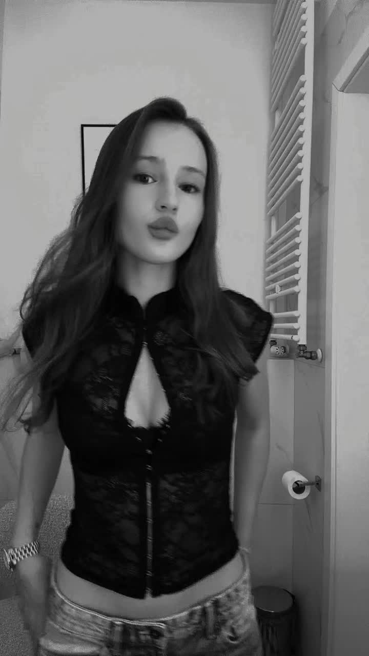 @Karina Muzhalovska