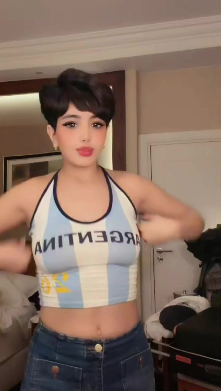 @👸مثيرة للجدل👸