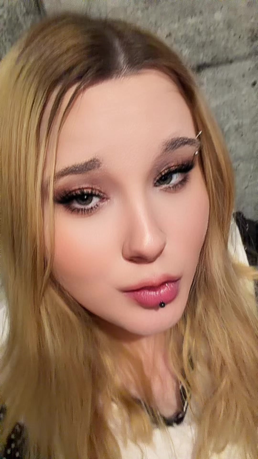 @✨{Blondasse25}✨