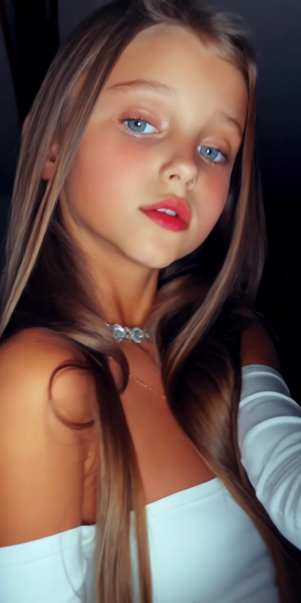 @Lunamodel