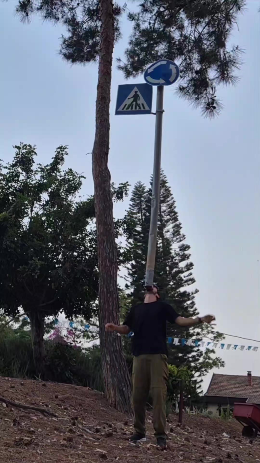 @ההוא ששם דברים על הסנטר