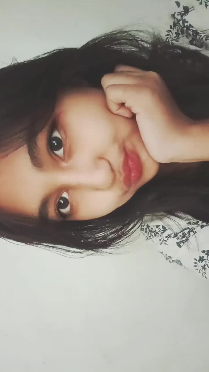 @YANA GURUNG👅