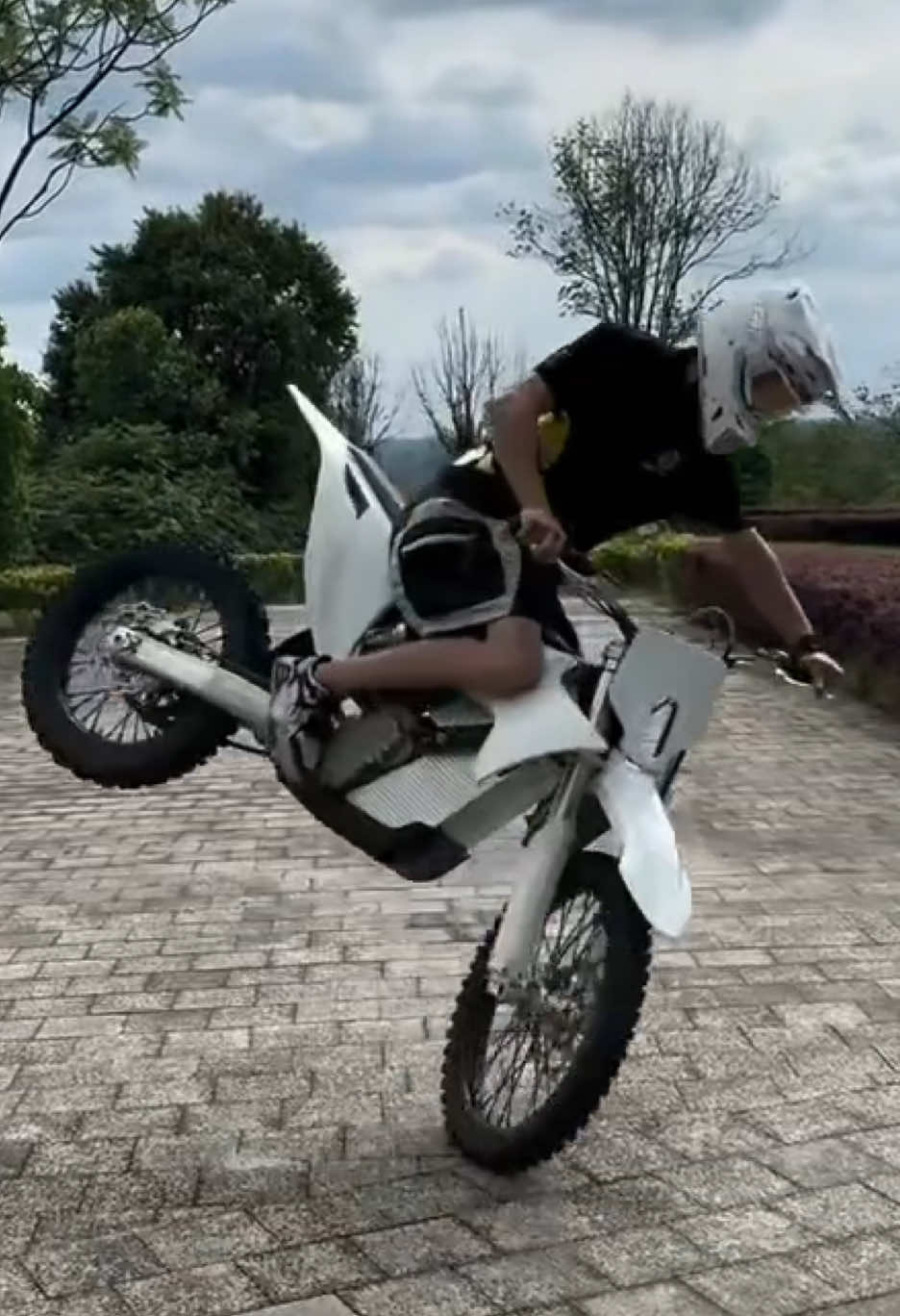 @oukasupermoto