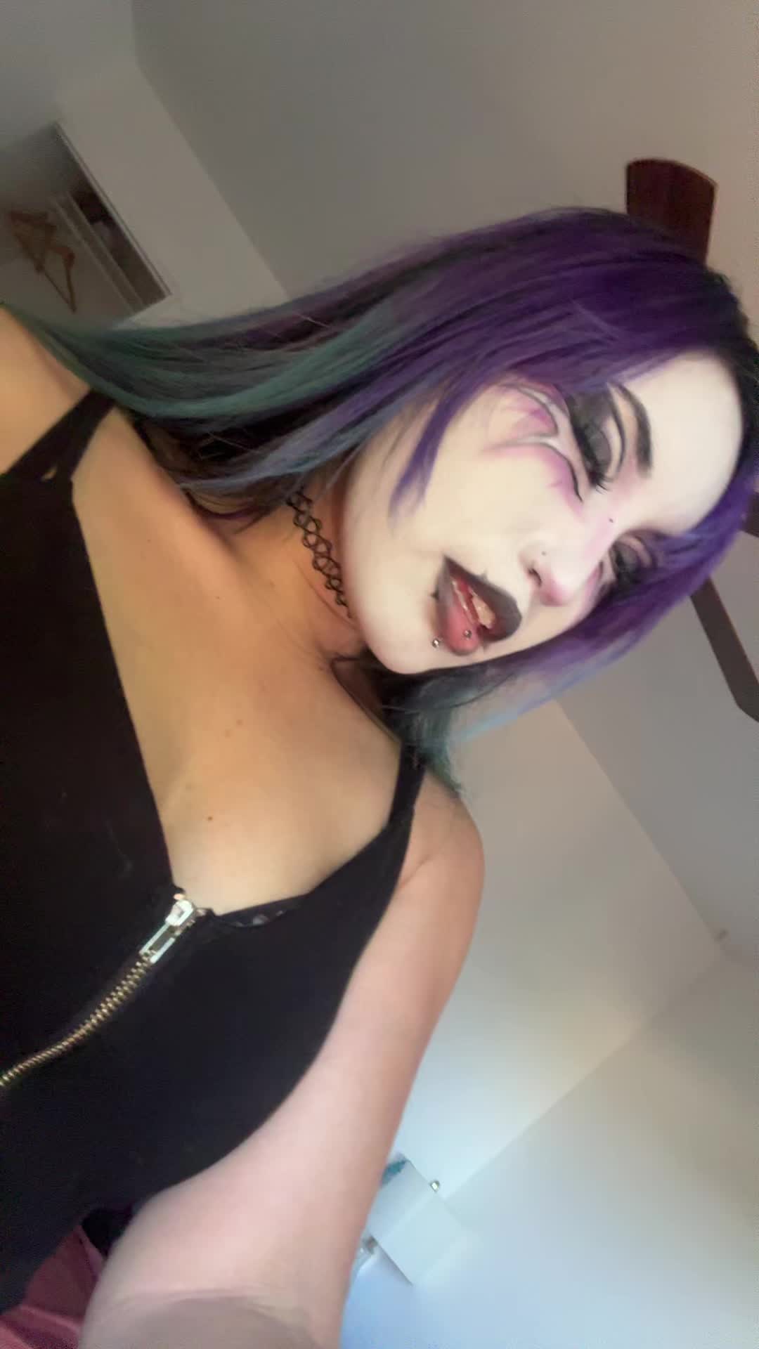 @🧚🏼&zwj;♂️