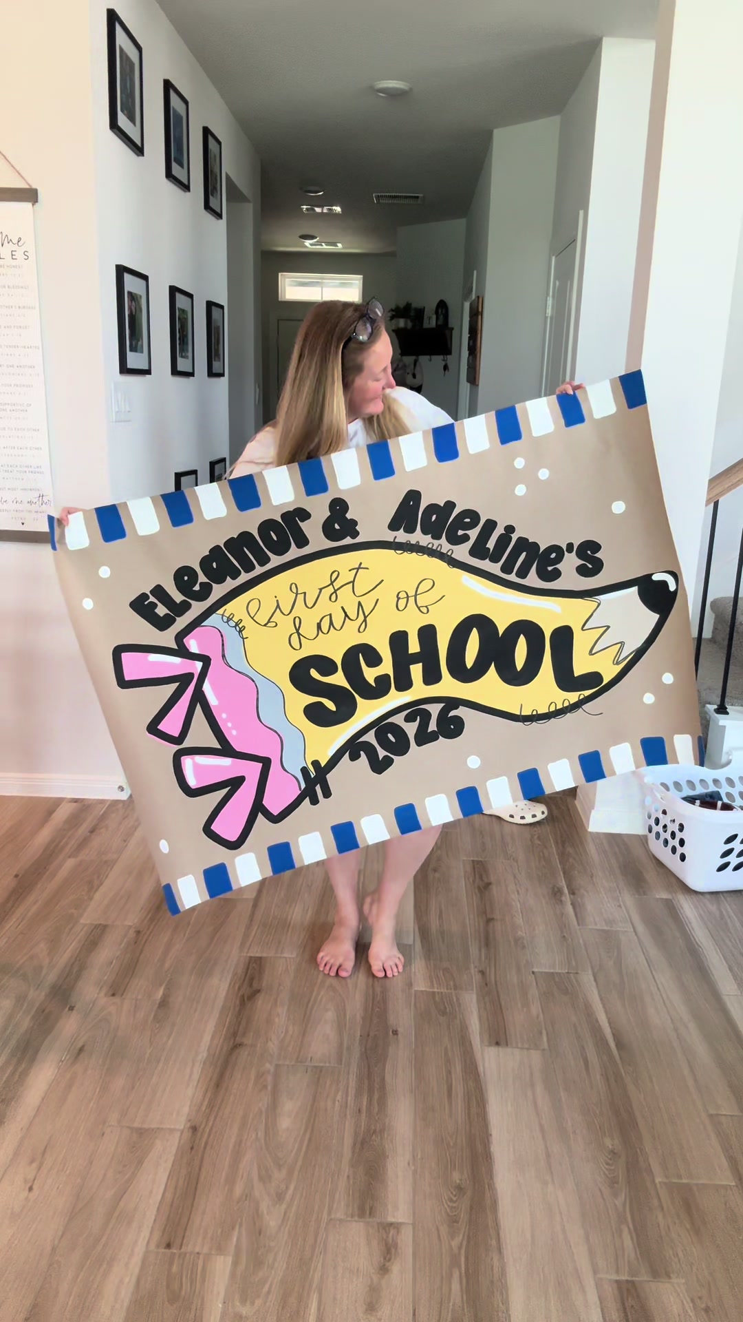 @Lindsey | Banner Artist & Mom