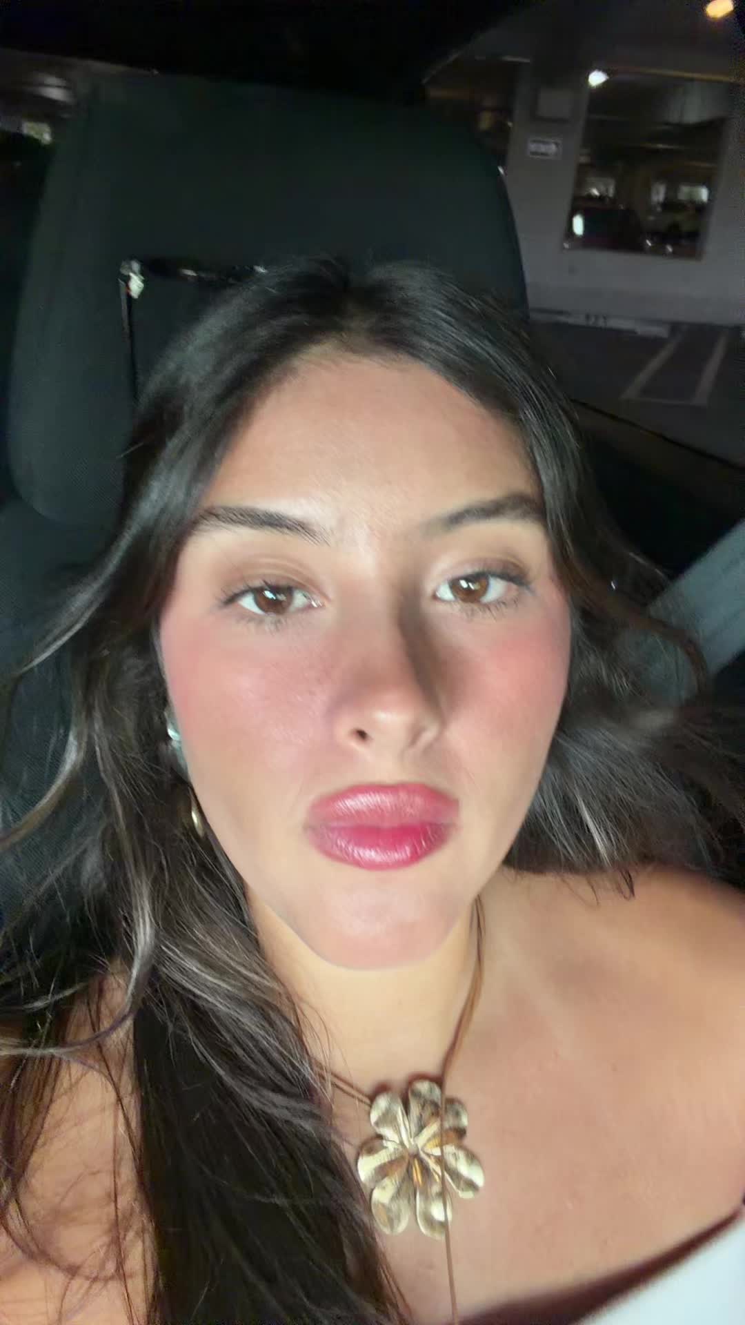 @nicoleswanton