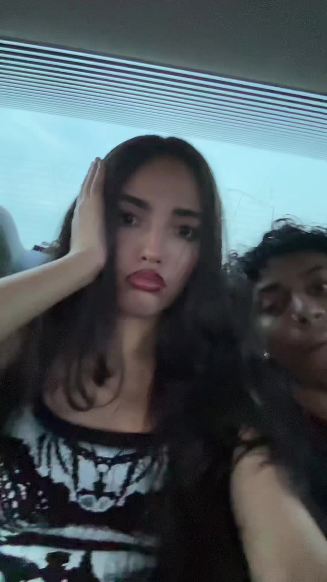@Heluvs_ari
