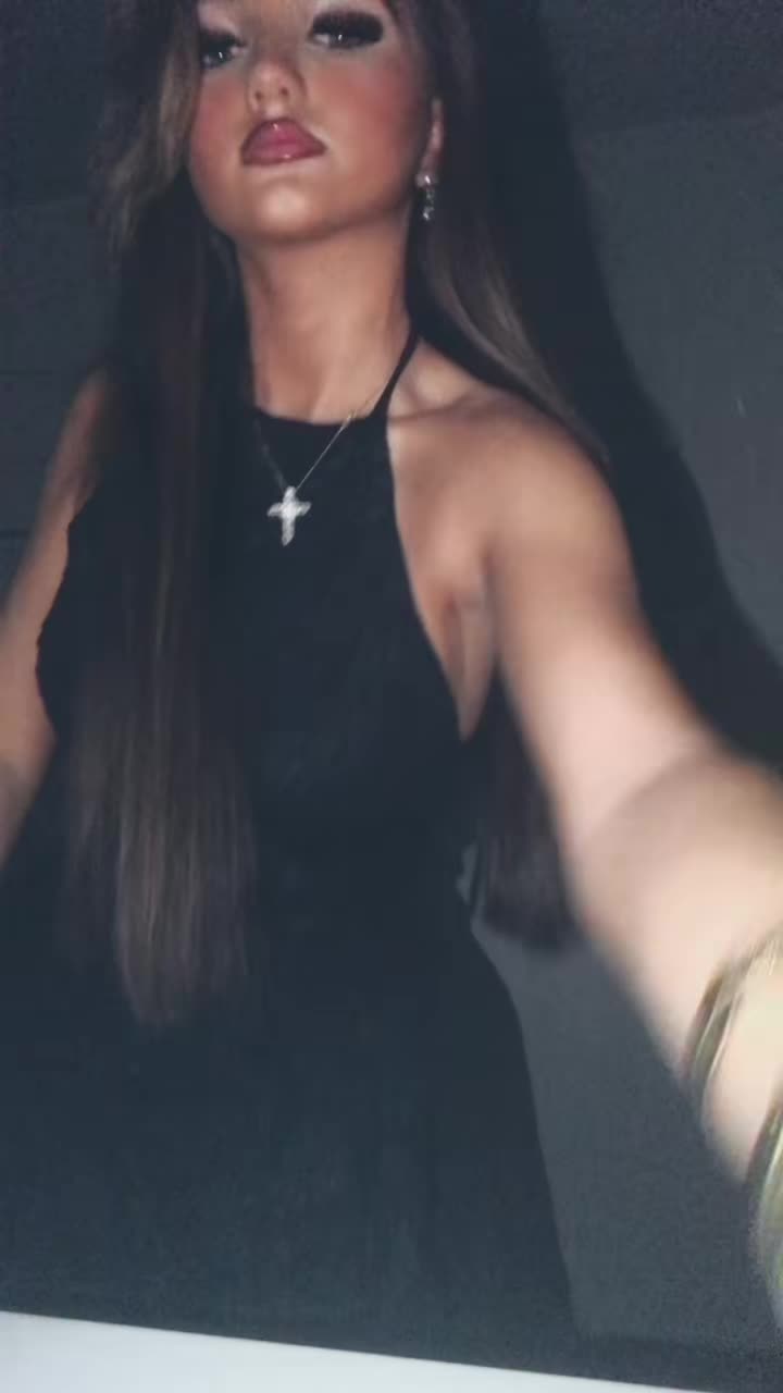 @𝒲𝒾𝓃𝓃𝒾ℯ 𝓂𝒶𝓇𝒾ℯ 👸🏽