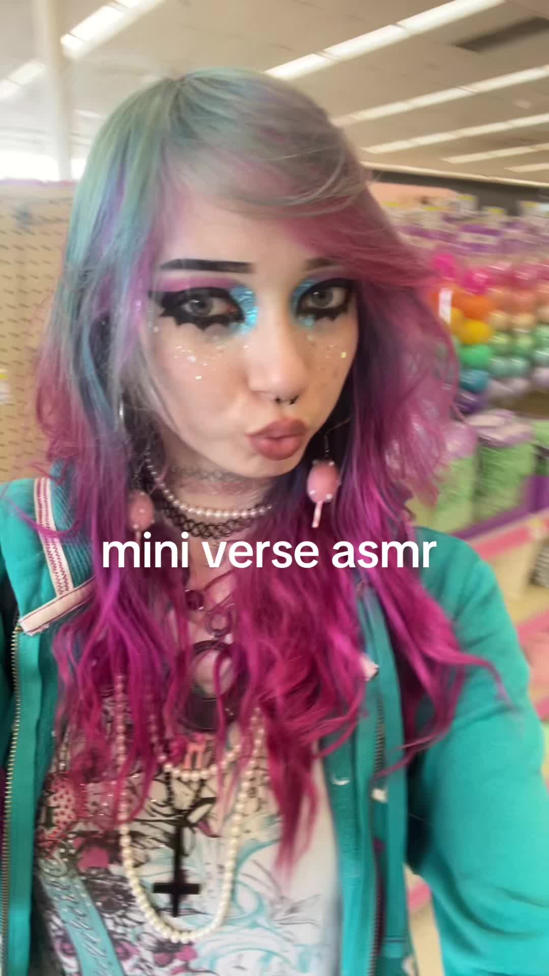 @Weird chick wit pink hair