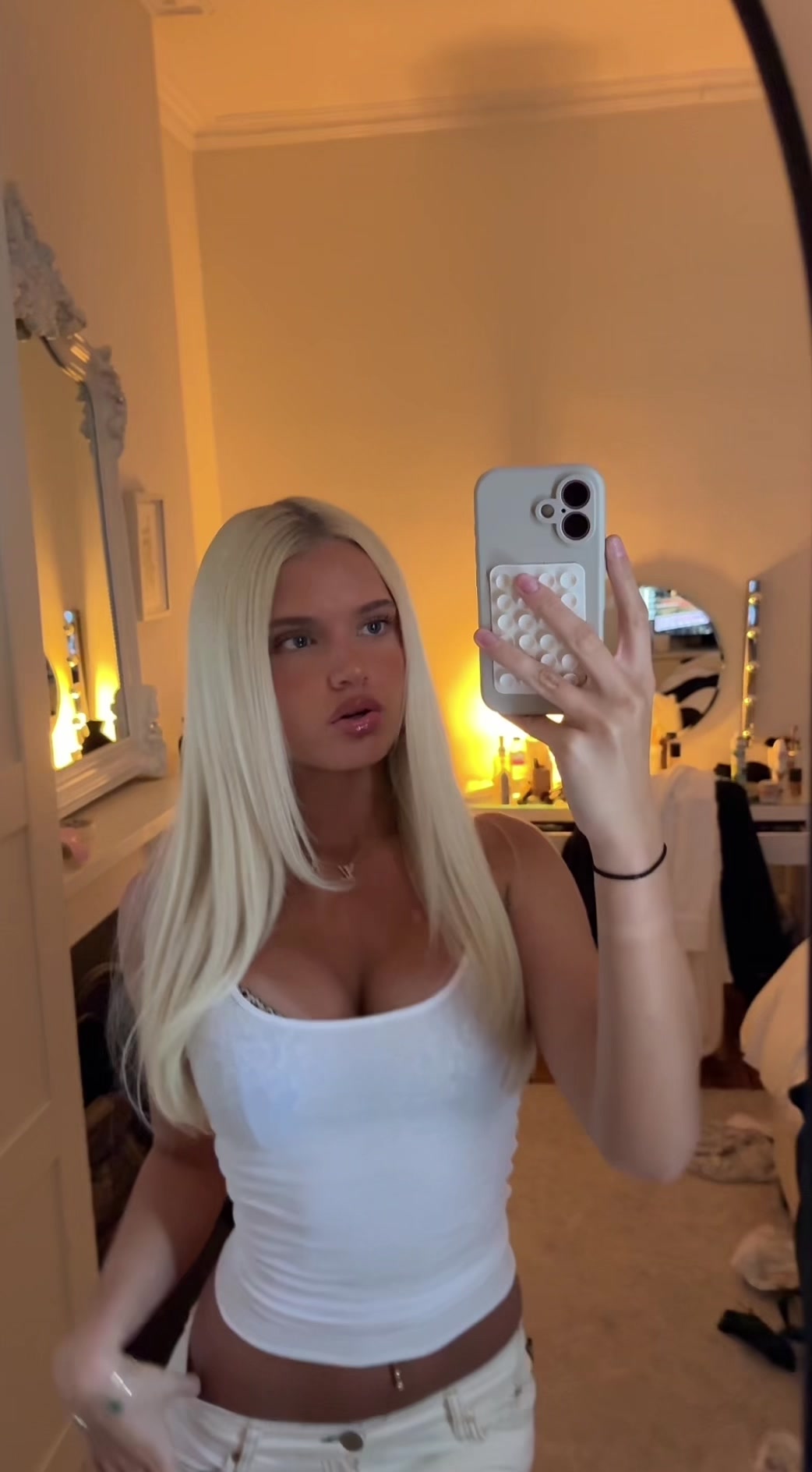 @Sophia 🪽
