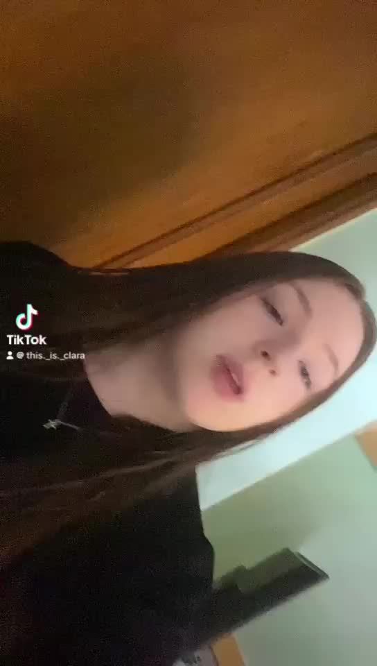 @𝐂𝐥𝐚𝐫𝐚 ✞