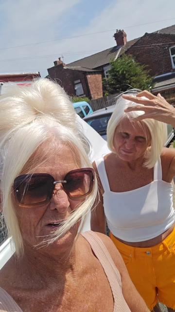 @Cheeky twins