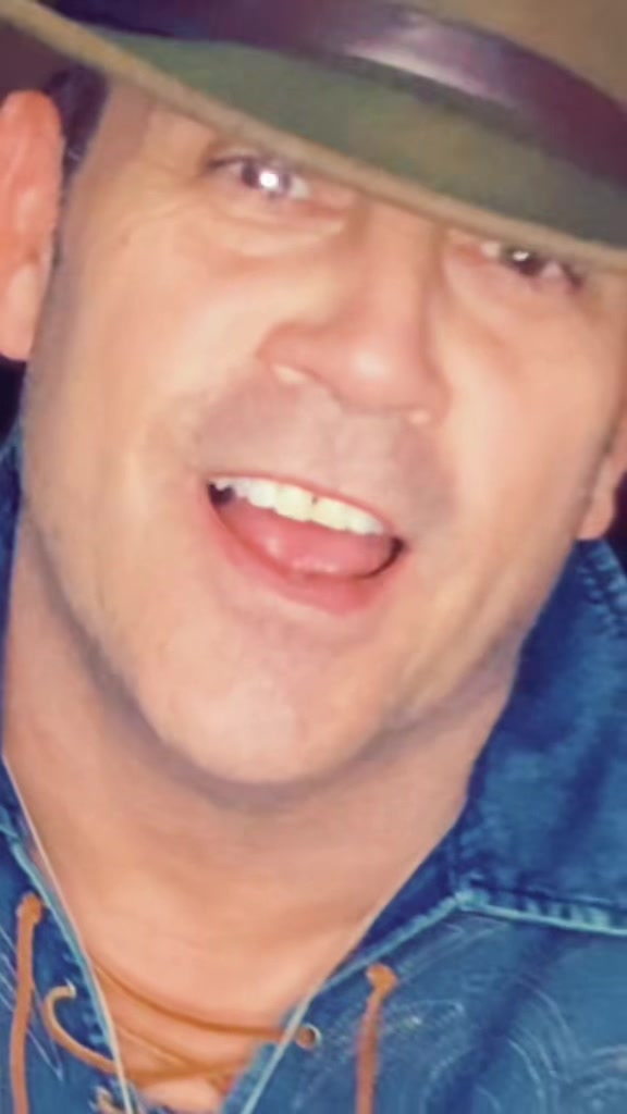 @hot_todd_e