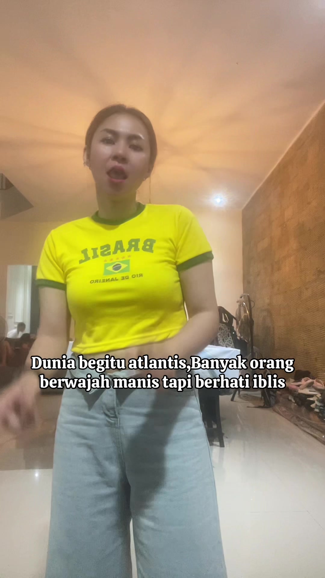 @Putri Avril