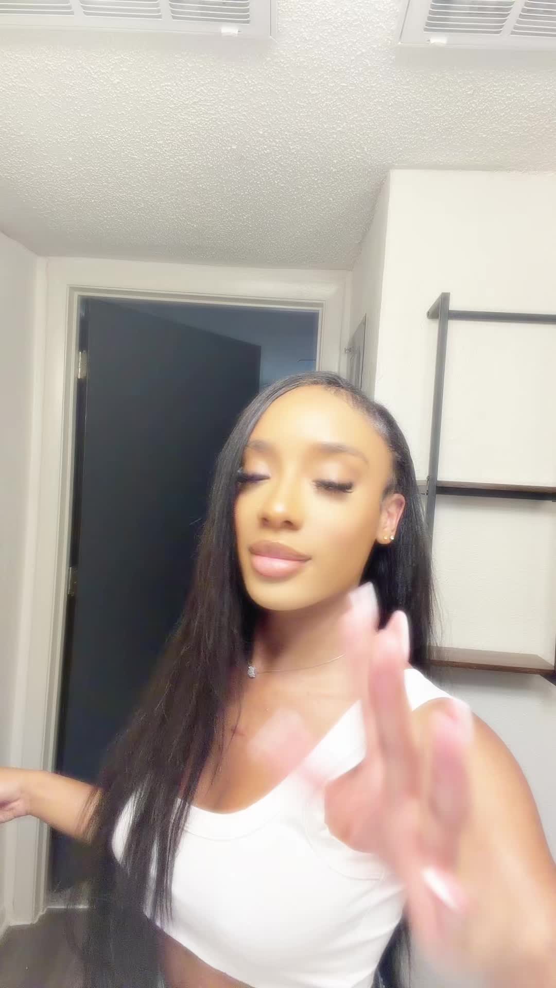 @riahnicole