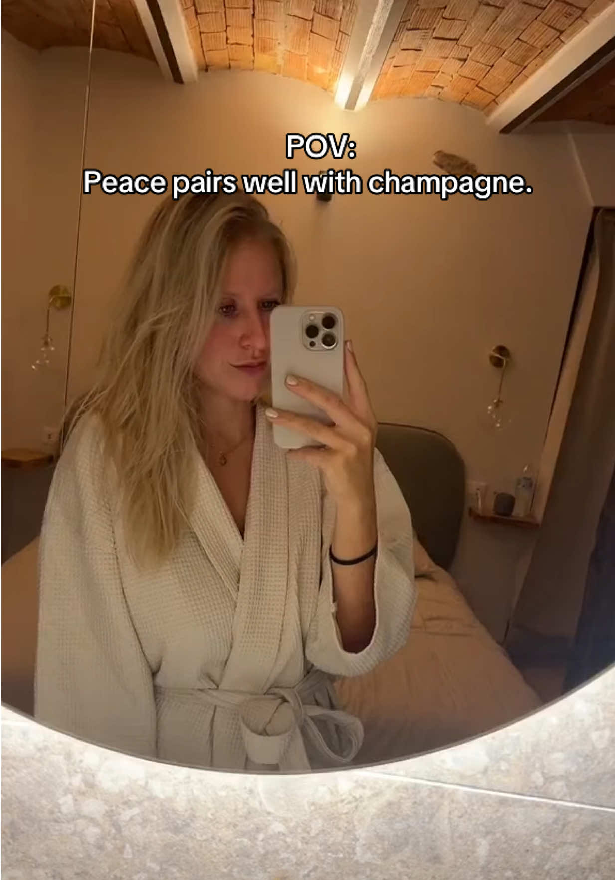 @StewardessLara
