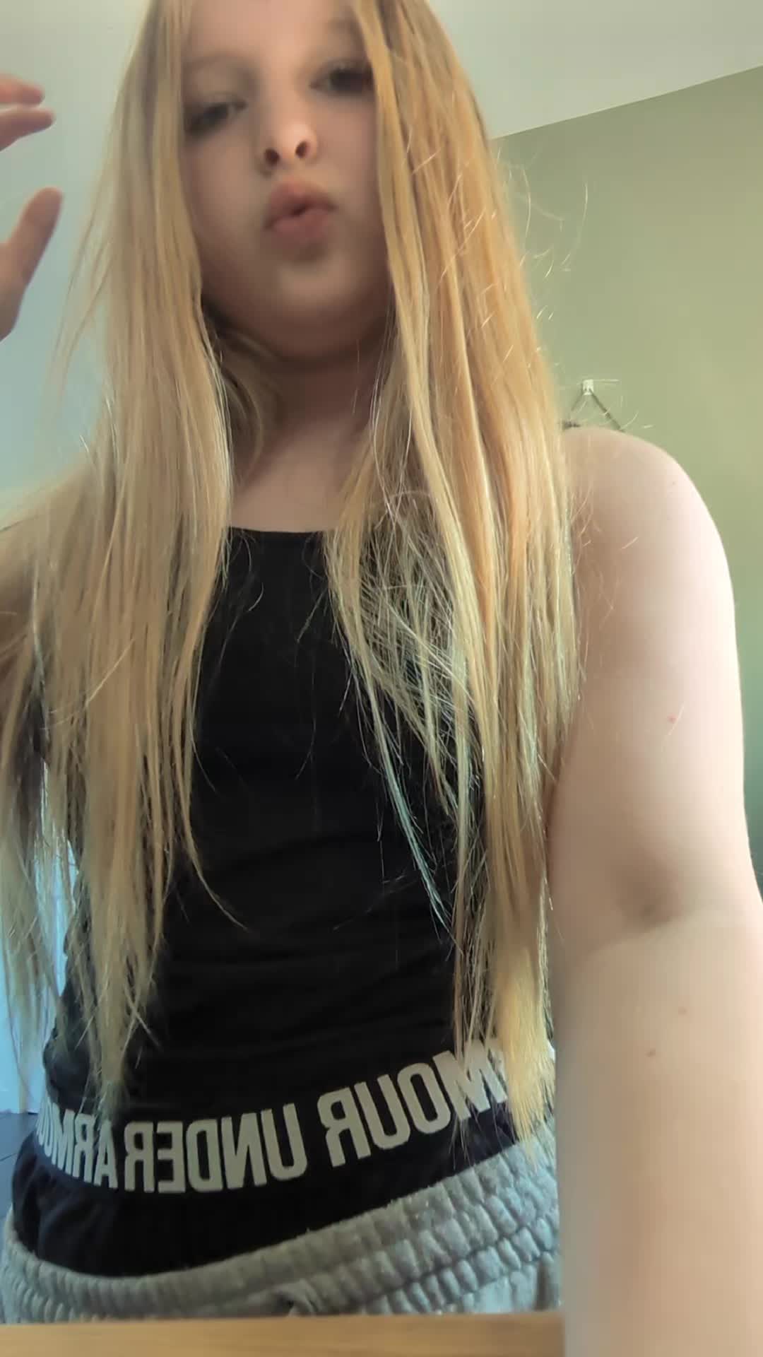 @⋆˚࿔ katie𝜗𝜚˚⋆
