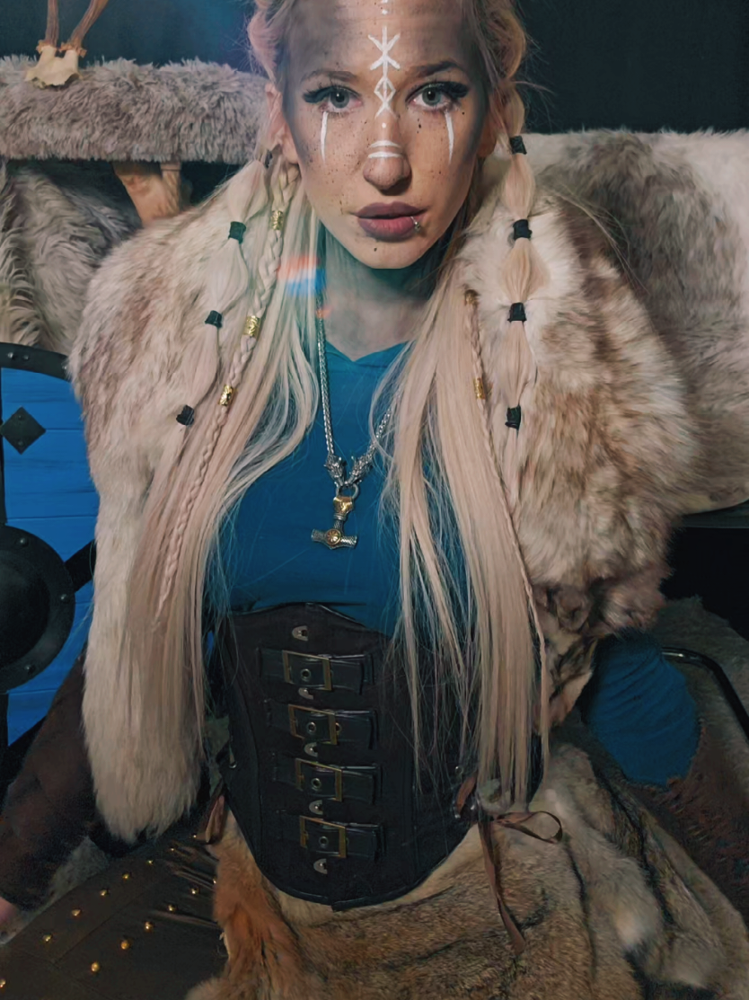 @VikingJulia